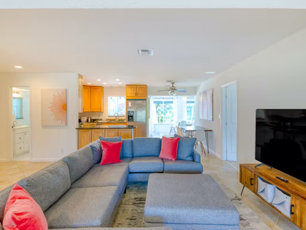 3 Bedroom Home with Private pool near the beach