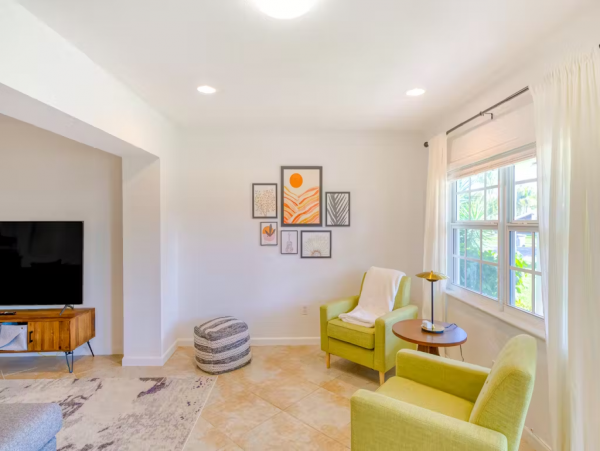 3 Bedroom Home with Private pool near the beach