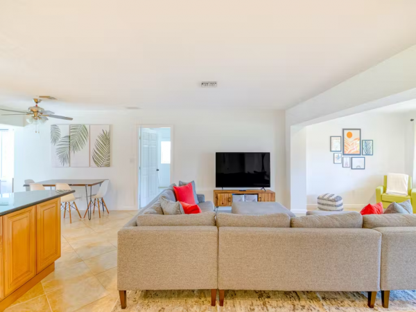 3 Bedroom Home with Private pool near the beach