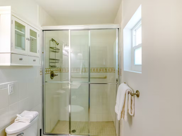 3 Bedroom Home with Private pool near the beach