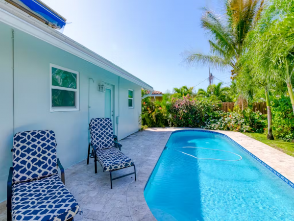 3 Bedroom Home with Private pool near the beach