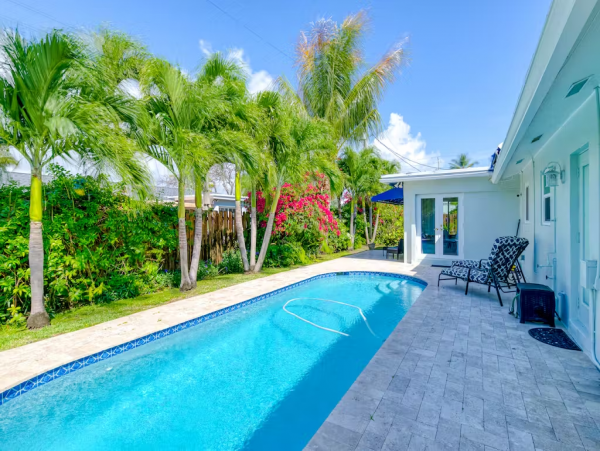 3 Bedroom Home with Private pool near the beach