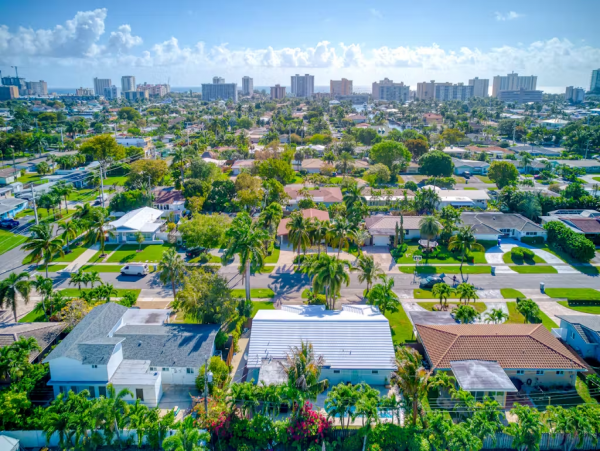 3 Bedroom Home with Private pool near the beach