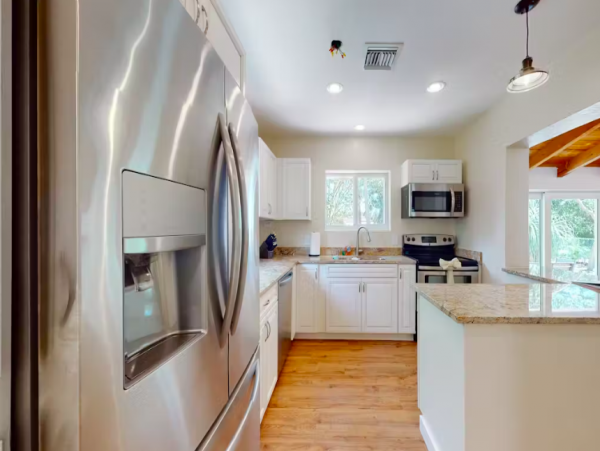 2 Bedroom home , short walk to the beach