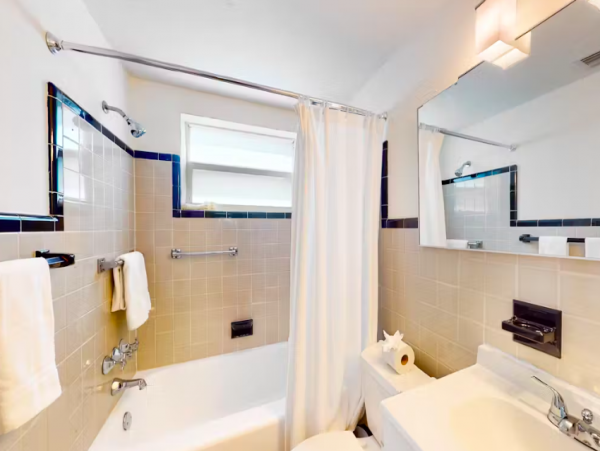 2 Bedroom home , short walk to the beach