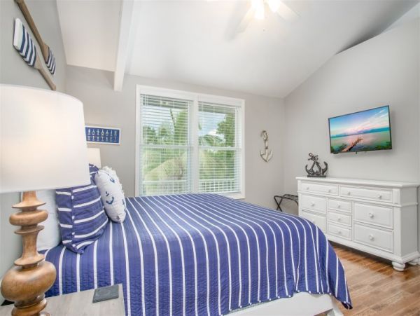 Florida Keys Luxury 8 Bedroom Vacation Pool Rental on Beach