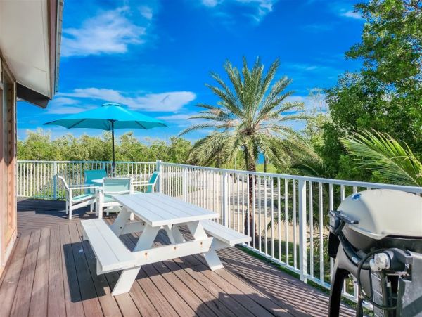 Florida Keys Luxury 8 Bedroom Vacation Pool Rental on Beach