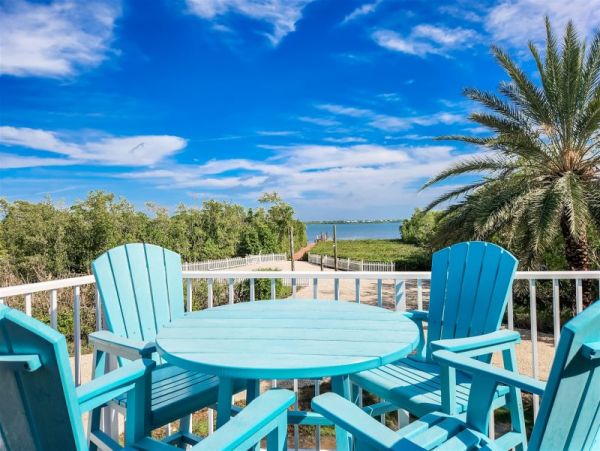 Florida Keys Luxury 8 Bedroom Vacation Pool Rental on Beach