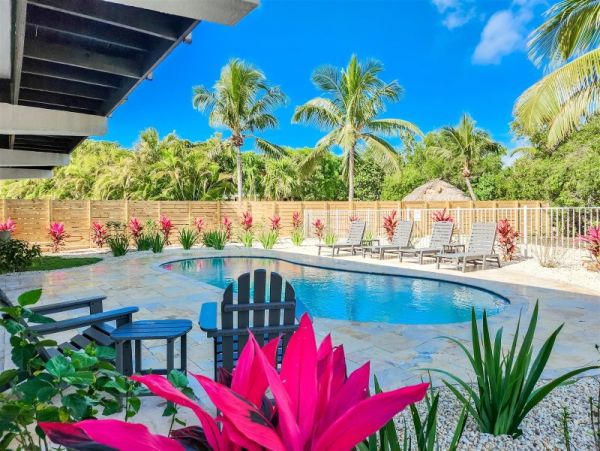 Florida Keys Luxury 8 Bedroom Vacation Pool Rental on Beach