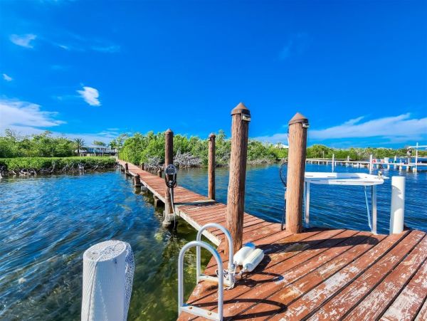 Florida Keys Luxury 8 Bedroom Vacation Pool Rental on Beach