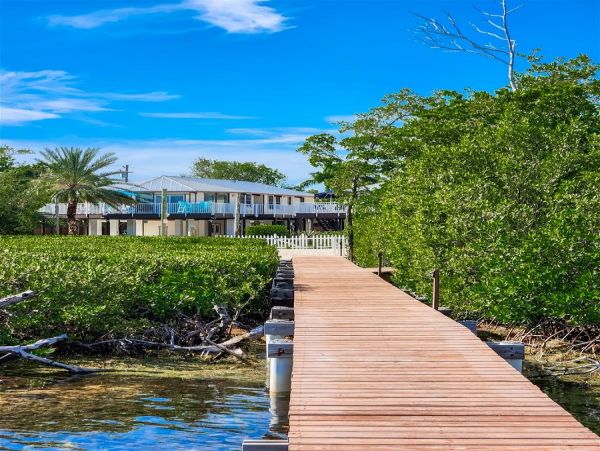 Florida Keys Luxury 8 Bedroom Vacation Pool Rental on Beach