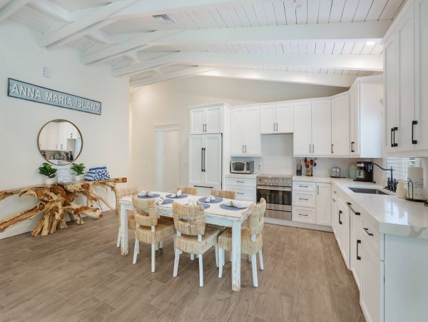 Holmes Beach Vacation Home Four Bedroom Walk to Beach
