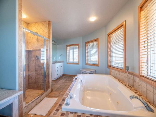 Luxurious Semi-Oceanfront 7-Bedroom Home in Corolla - Perfect Family Getaway