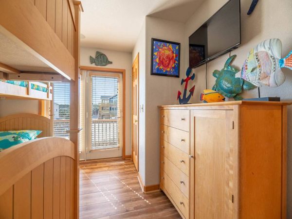 Luxurious Semi-Oceanfront 7-Bedroom Home in Corolla - Perfect Family Getaway