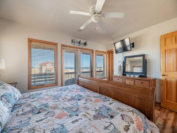Luxurious Semi-Oceanfront 7-Bedroom Home in Corolla - Perfect Family Getaway