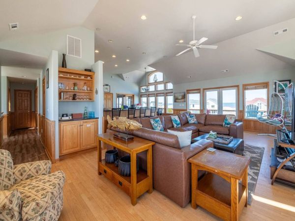 Luxurious Semi-Oceanfront 7-Bedroom Home in Corolla - Perfect Family Getaway