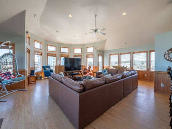 Luxurious Semi-Oceanfront 7-Bedroom Home in Corolla - Perfect Family Getaway