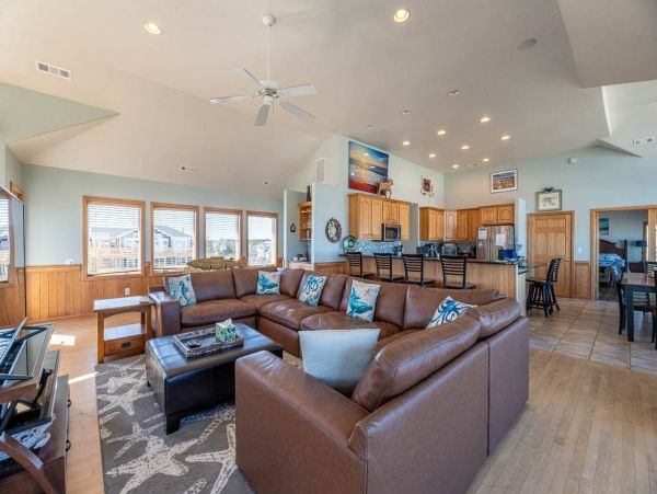 Luxurious Semi-Oceanfront 7-Bedroom Home in Corolla - Perfect Family Getaway