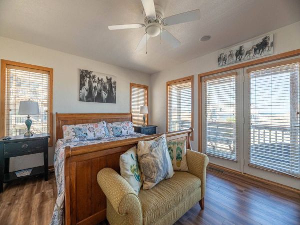Luxurious Semi-Oceanfront 7-Bedroom Home in Corolla - Perfect Family Getaway