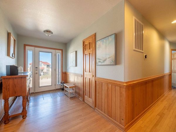 Luxurious Semi-Oceanfront 7-Bedroom Home in Corolla - Perfect Family Getaway