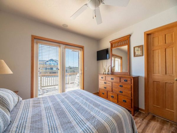 Luxurious Semi-Oceanfront 7-Bedroom Home in Corolla - Perfect Family Getaway