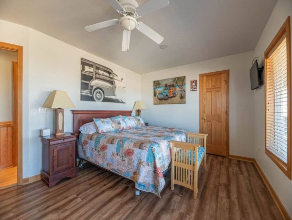 Luxurious Semi-Oceanfront 7-Bedroom Home in Corolla - Perfect Family Getaway