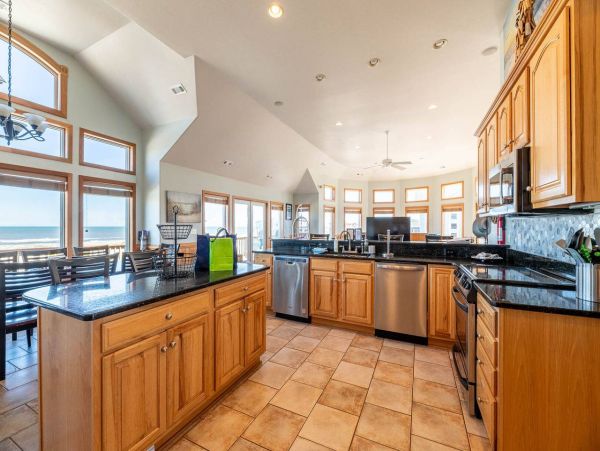 Luxurious Semi-Oceanfront 7-Bedroom Home in Corolla - Perfect Family Getaway