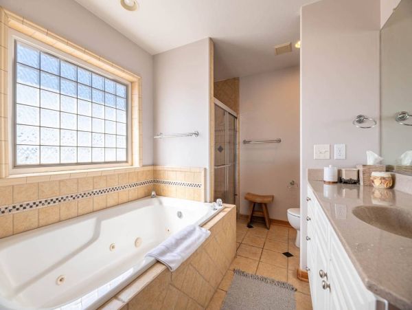 Luxurious Semi-Oceanfront 7-Bedroom Home in Corolla - Perfect Family Getaway