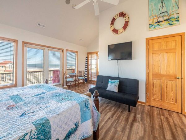 Luxurious Semi-Oceanfront 7-Bedroom Home in Corolla - Perfect Family Getaway