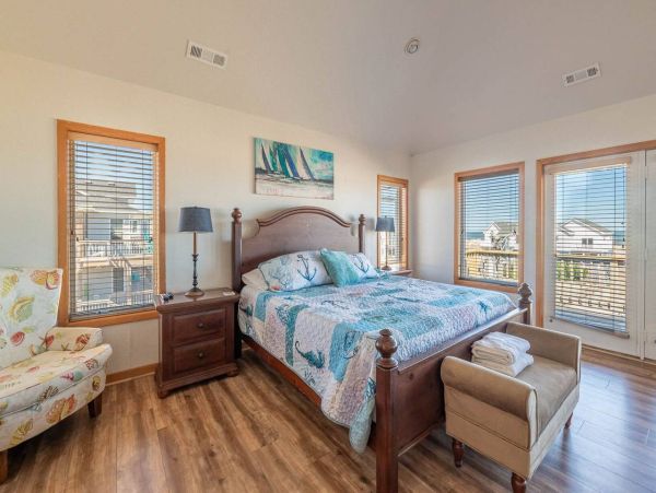 Luxurious Semi-Oceanfront 7-Bedroom Home in Corolla - Perfect Family Getaway