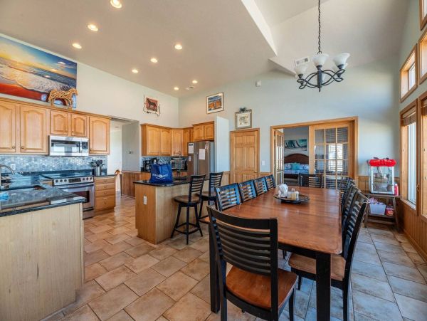 Luxurious Semi-Oceanfront 7-Bedroom Home in Corolla - Perfect Family Getaway