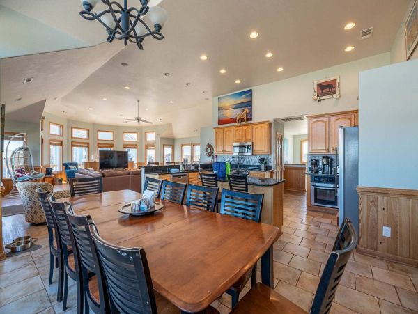 Luxurious Semi-Oceanfront 7-Bedroom Home in Corolla - Perfect Family Getaway