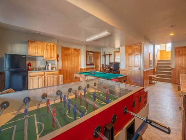 Luxurious Semi-Oceanfront 7-Bedroom Home in Corolla - Perfect Family Getaway