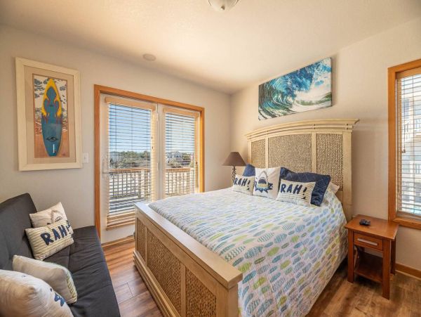 Luxurious Semi-Oceanfront 7-Bedroom Home in Corolla - Perfect Family Getaway