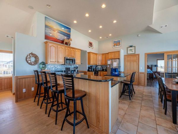 Luxurious Semi-Oceanfront 7-Bedroom Home in Corolla - Perfect Family Getaway