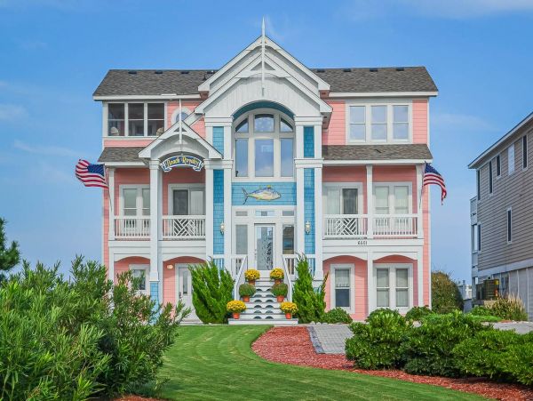 Six Bedroom Oceanfront Vacation Rental Home in The Outer Banks