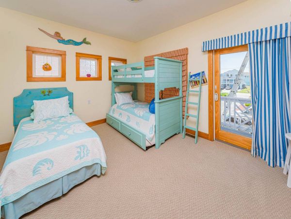 Six Bedroom Oceanfront Vacation Rental Home in The Outer Banks