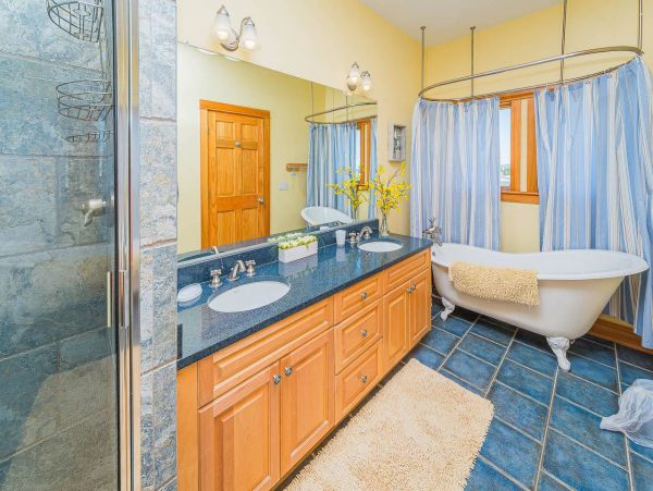 Six Bedroom Oceanfront Vacation Rental Home in The Outer Banks