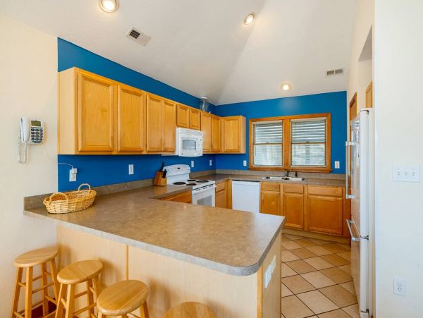 Charming Corolla 6 Bedroom Vacation Rental with Pool & Spa