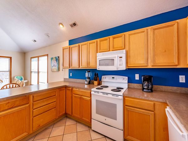 Charming Corolla 6 Bedroom Vacation Rental with Pool & Spa