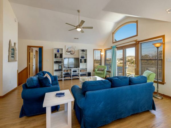 Charming Corolla 6 Bedroom Vacation Rental with Pool & Spa