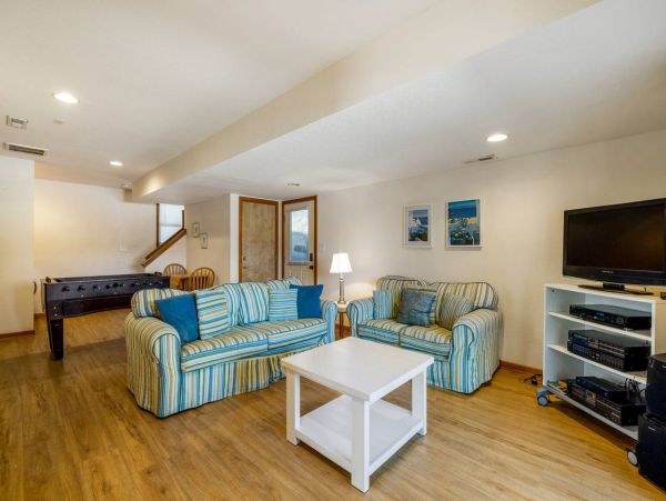 Charming Corolla 6 Bedroom Vacation Rental with Pool & Spa