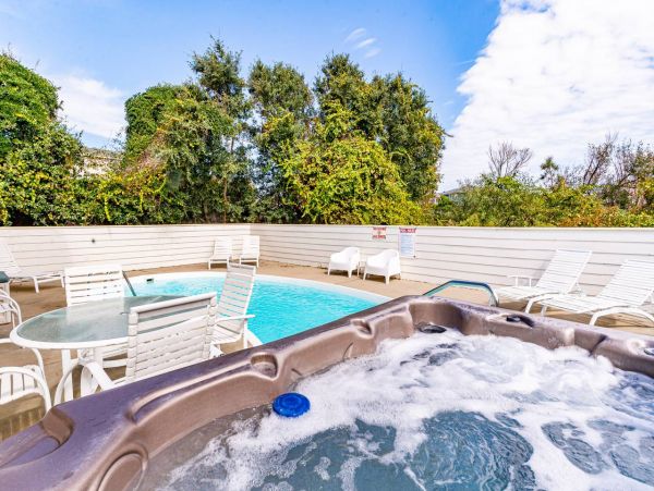 Charming Corolla 6 Bedroom Vacation Rental with Pool & Spa