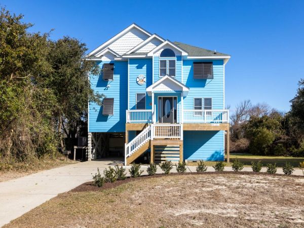Charming Corolla 6 Bedroom Vacation Rental with Pool & Spa