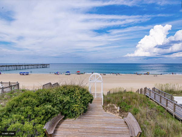 5,000 sq ft Nags Head Beach House Pool