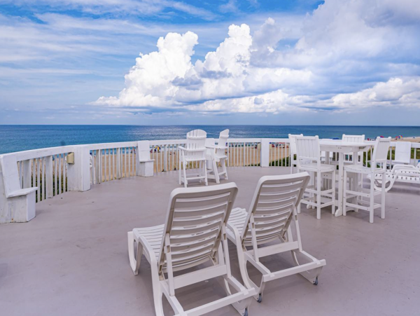 5,000 sq ft Nags Head Beach House Pool
