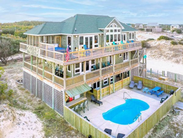 Perfect Getaway with Pool & Spa in Carova Beach Sleeps 14