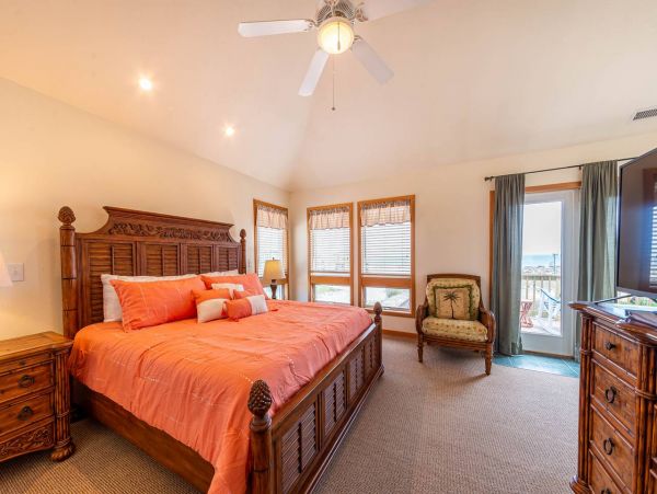 Perfect Getaway with Pool & Spa in Carova Beach Sleeps 14