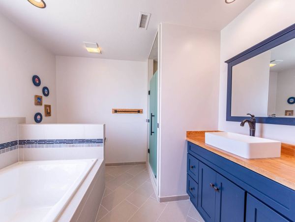 Perfect Getaway with Pool & Spa in Carova Beach Sleeps 14