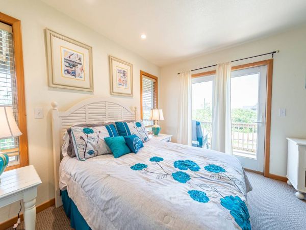 Perfect Getaway with Pool & Spa in Carova Beach Sleeps 14